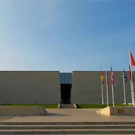 F2 Au Calme 350m Gare/10min Centre Lägenhet